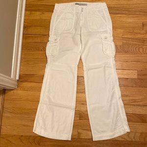 Old Navy Women’s Low-Rise Linen Cargo Pants. White. Size 2.